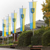 Bild vergrößern: Stadthalle Biberach mit Stadtflaggen