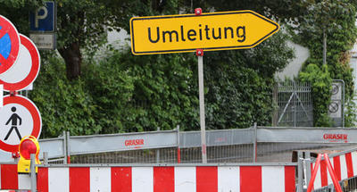 Kreuzungsbereich Hindenburgstraße/Schulstraße/Sennhofgasse gesperrt