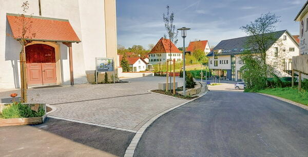 Kirchenvorplatz und Schulweg fertiggestellt