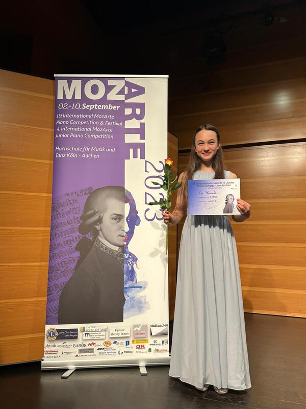 Pianistin der Bruno-Frey-Musikschule gewinnt zweiten Preis bei Wettbewerb "Mozarte"